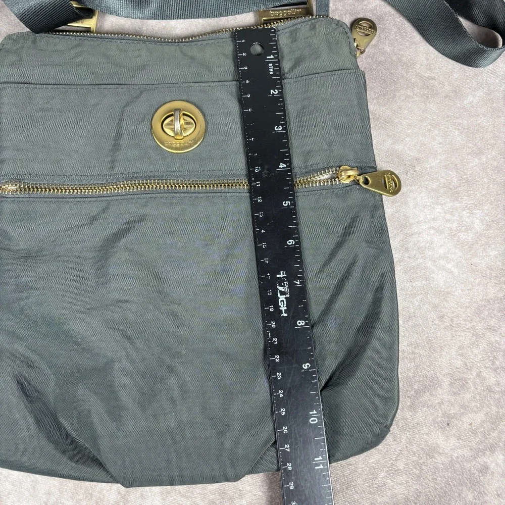 Baggallini Crossbody Bag Womens Medium Gray Nylon Everyday Travel Gold Hardware